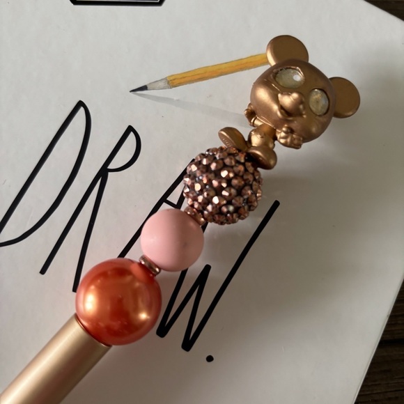 Disney Doorables: Mickey & Friends: Mickey Mouse handmade beaded pen - Picture 1 of 3